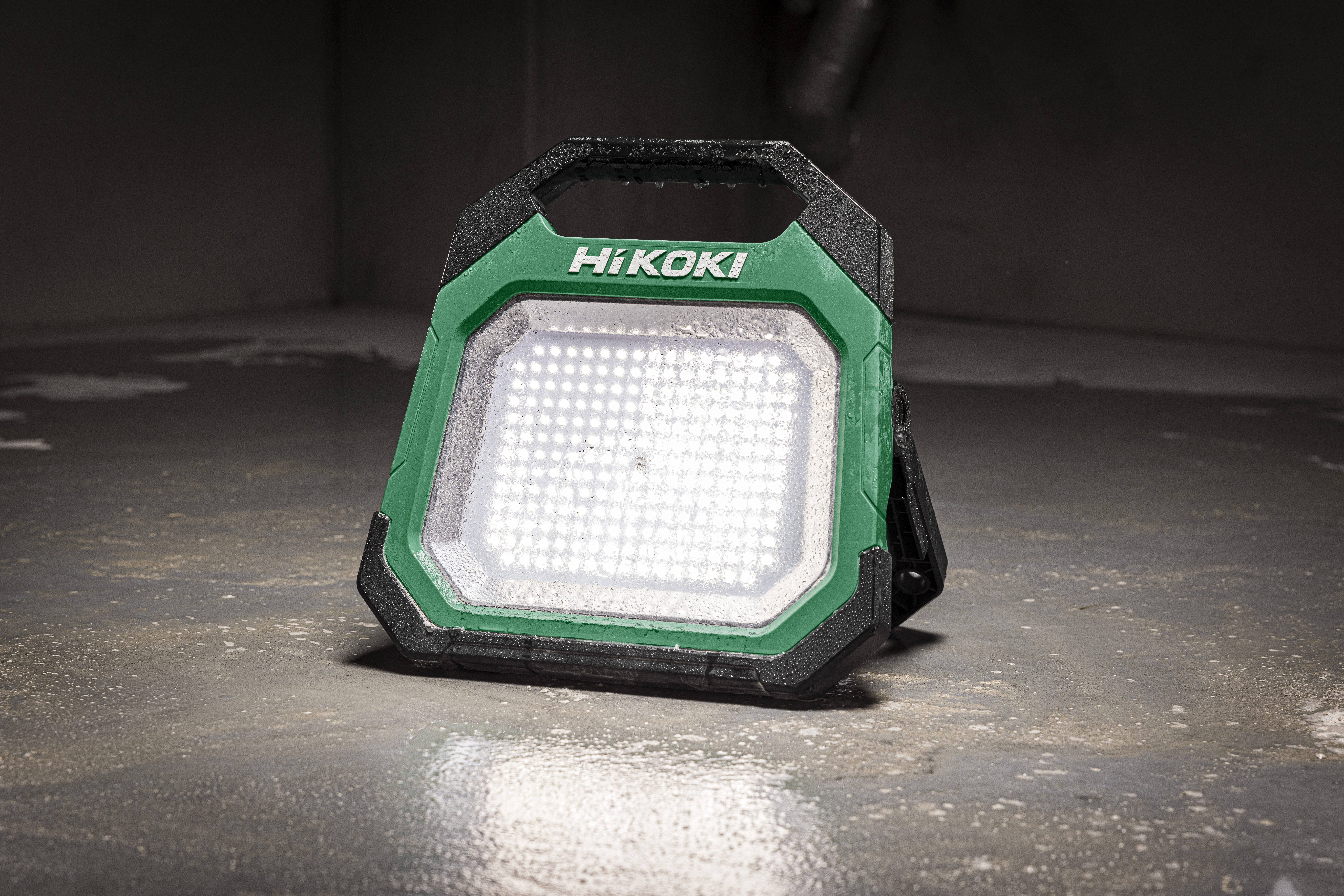 HiKOKI UB18DD(Basic) (Karton) Akku LED Baustellenstrahler 1000/10000 Lumen 4,1 Kg 9 Stufen IP 65