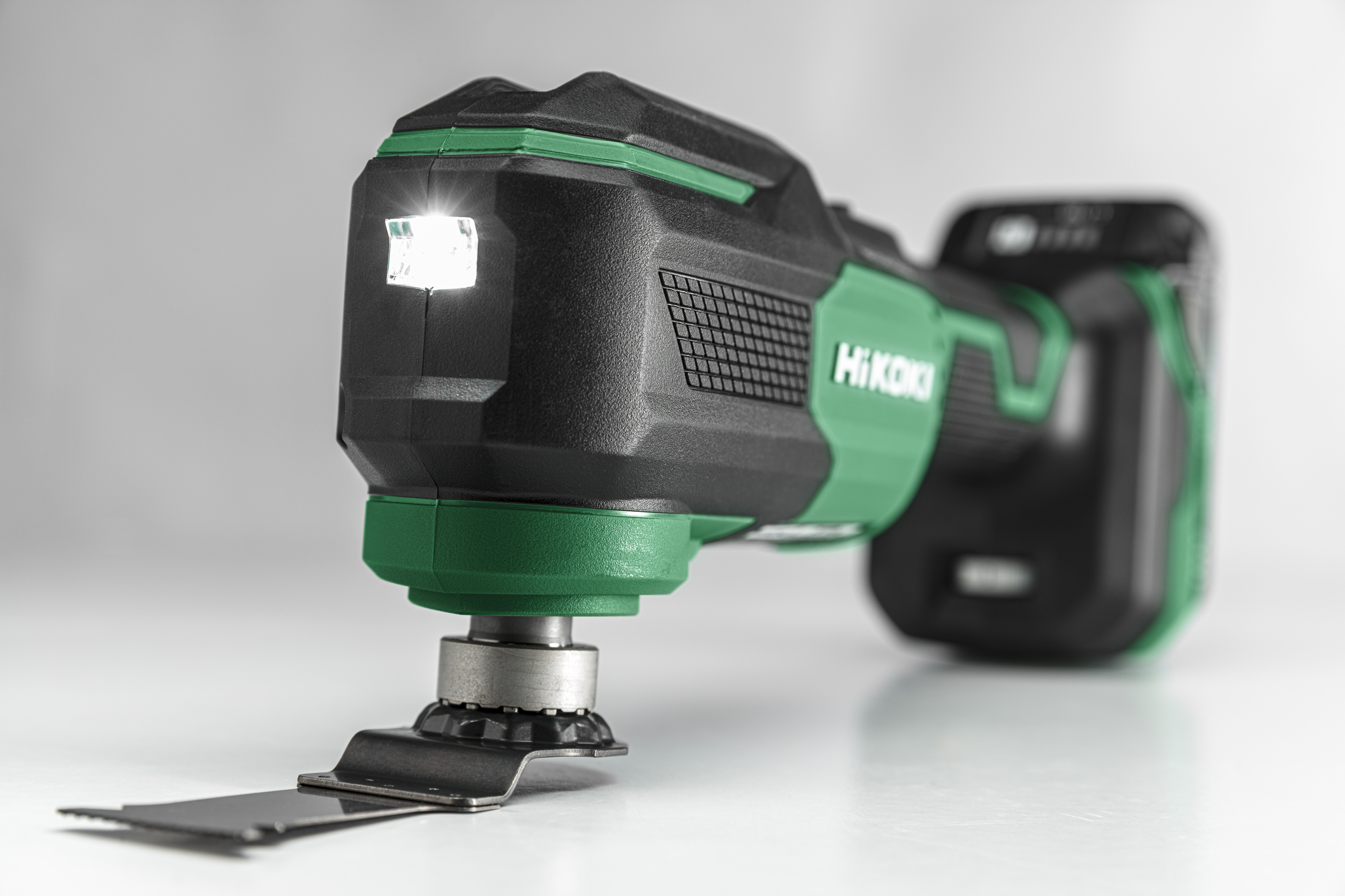 HiKOKI CV18DA(2.0) (HSC II) Akku Multi Tool inkl. Akkus und Ladegerät  brushless 1,3 Kg
