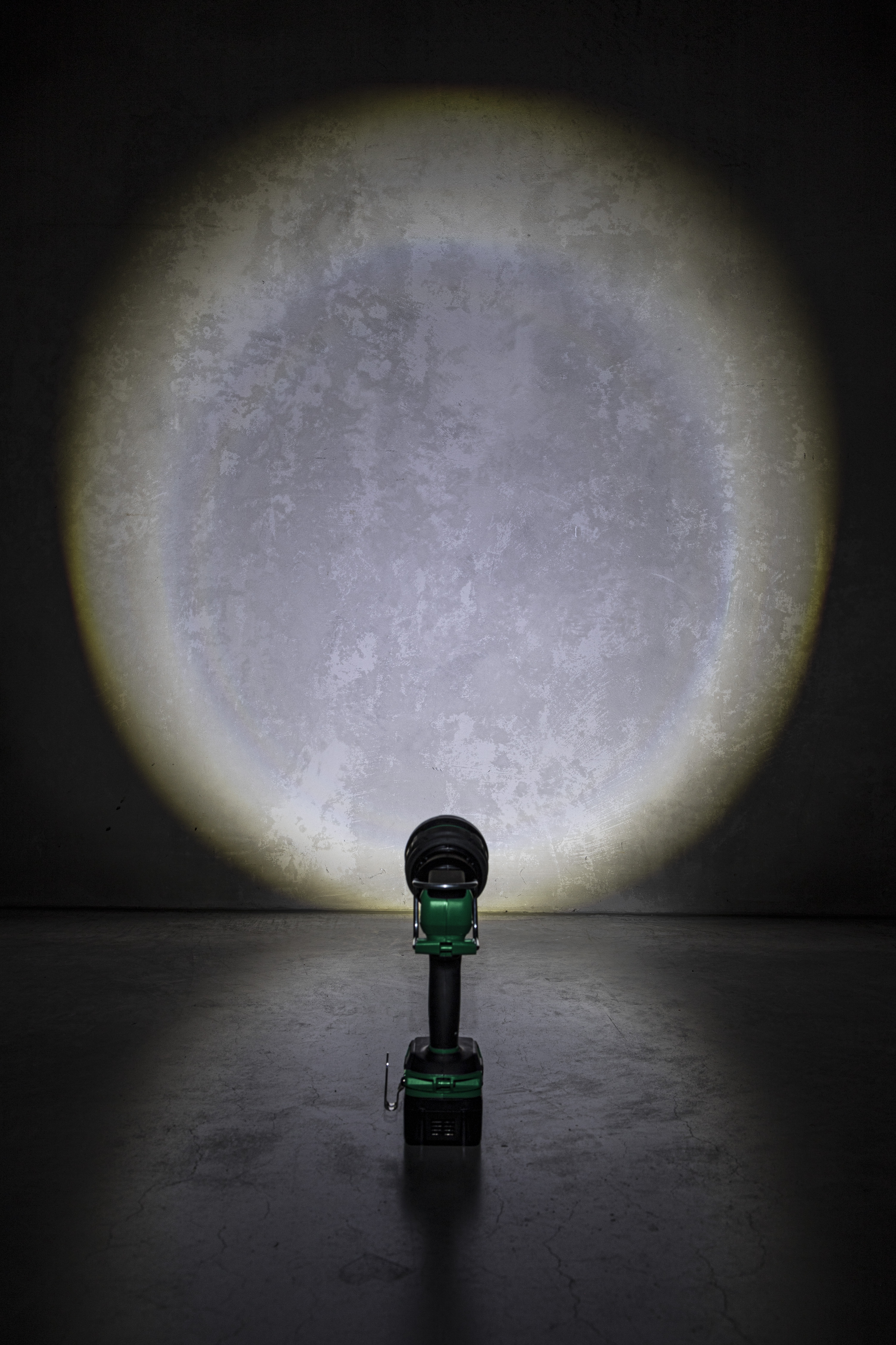 HiKOKI UB18DH(Basic) (Karton) Akku LED Strahler 670 Meter  0,8 Kg IP55